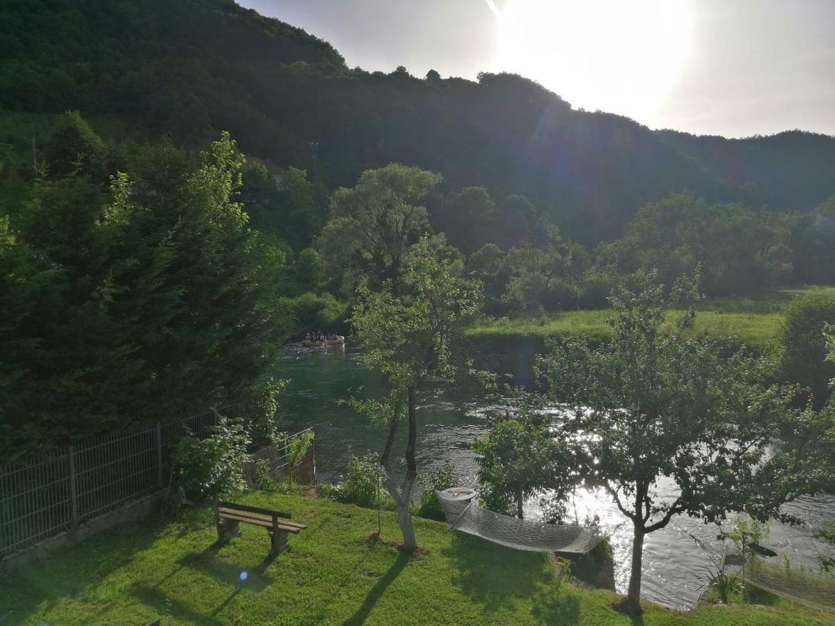 Domacinstvo Una-Ostrovica Kulen Vakuf Exterior foto